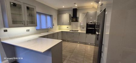 5 bedroom semi-detached house to rent - Photo 5