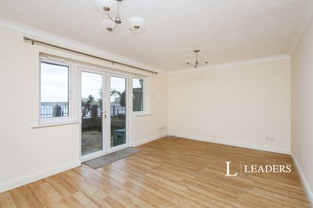 4 bedroom house to rent Bermuda Place, Eastbourne, East Sussex, BN23 - Photo 2