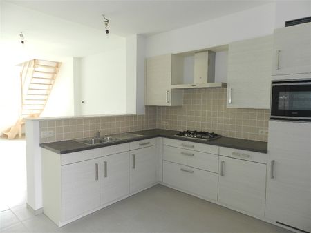 Instapklare prima gelegen gezellige rijwoning met zonnige koer. - Photo 4