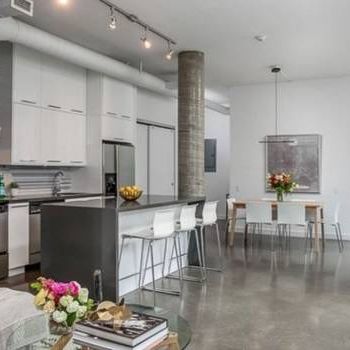 AMAZINGLY WIDE 2 BDRM LOFT WITH 10 FT CEILINGS IN KING WEST! - Photo 4