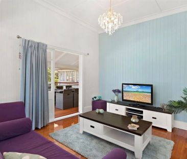 Stunning traditional Queenslander, walk to beach - Photo 6