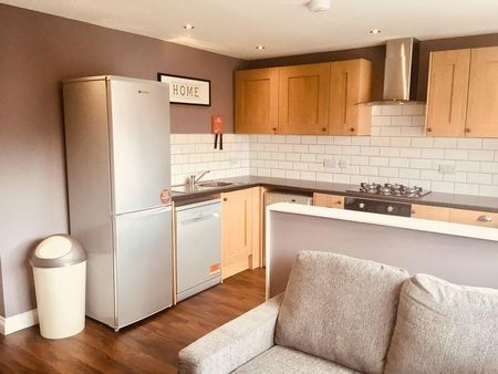 4 bedroom apartment to rent - Photo 4