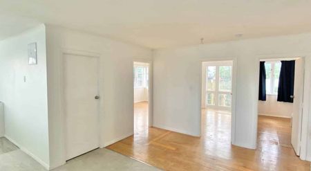 Prime Location 2-3 Bedroom - Photo 5