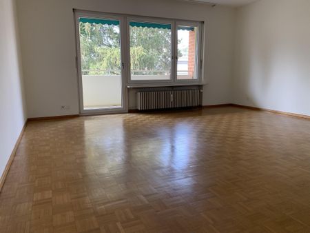 Grosse, 4-Zi-Whg (103m²) mit eigenem Waschturm im Zentrum von Reinach - Photo 2