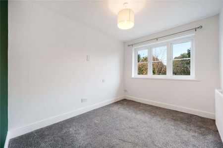 A spacious and well-presented detached family home in a quiet Wilmslow cul-de-sac - Photo 3