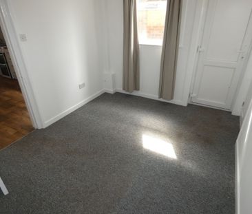 1 bed Apartment - To Let - Photo 2