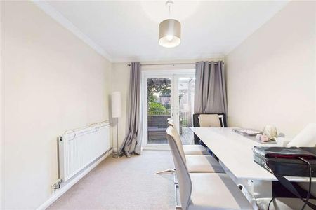 Stable Close, Burghfield Common, Reading, Berkshire, RG7 - Photo 3