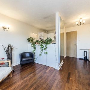 St. Benedicts Close, SW17 9NU, London - Photo 2