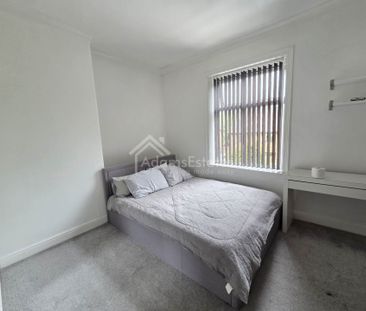 Price £850 pcm - Available Now - Unfurnished - Photo 5