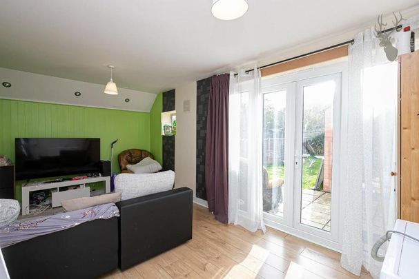 3 bedroom terraced house to rent - Photo 1