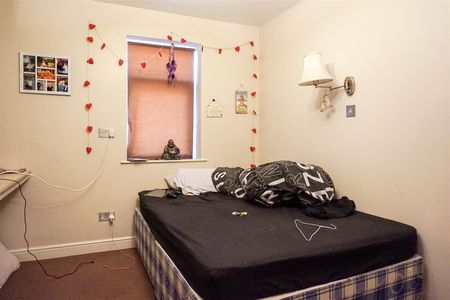 Leeds - Photo 2