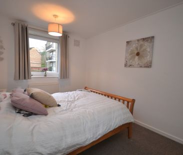 3 bed Flat for Rent - Photo 6