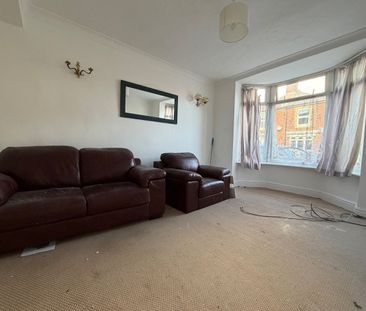 3 Bed Terraced House, South Road, SO17 - Photo 1