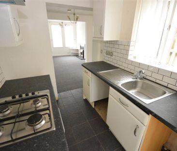 2 bedroom end of terrace house to rent - Photo 5