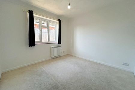 3 bedroom detached bungalow to rent - Photo 5