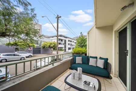 Beautifully Appointed Residence In Parkside Location - Photo 5