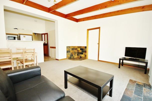 5-bedroom shared house / townhouse, East Ave - Photo 1