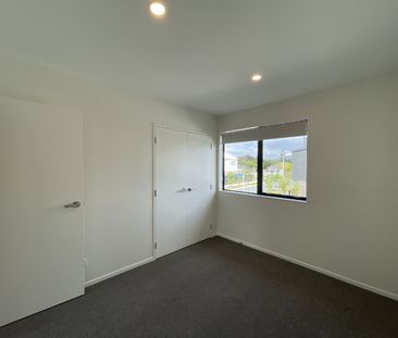 Modern 2 Bedrooms Low Maintenance - Photo 4