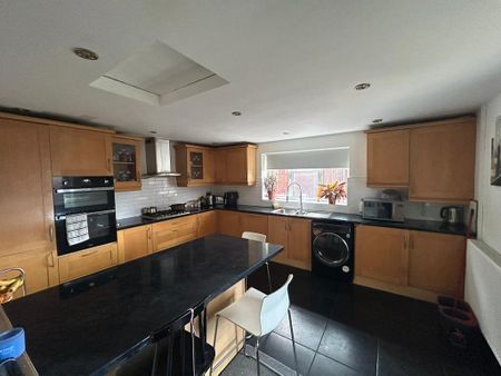 4 bedroom detached house to rent - Photo 4