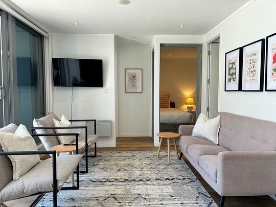 Stylish 3BR, 2 BTH, 2 Balconies Fully Furnished - Photo 1