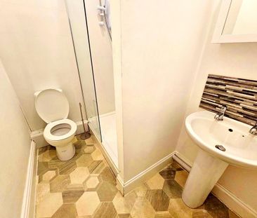 1 bedroom in a house share to rent - Photo 6