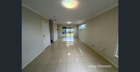 Free standing 4 bedroom townhouse close to everyday amenities - Photo 2
