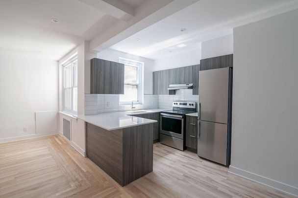 2105 Chomedey Street, Montréal, QC - Photo 1