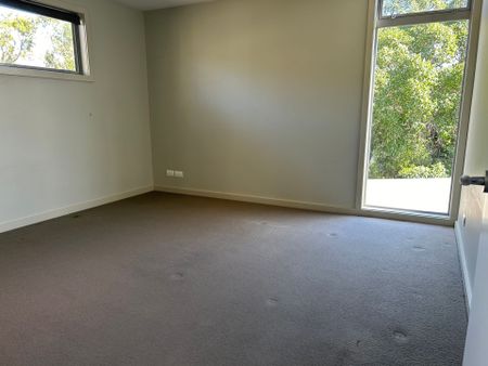 2 Bedroom Upstairs Apartment - 9a Tussock Lane - Photo 4