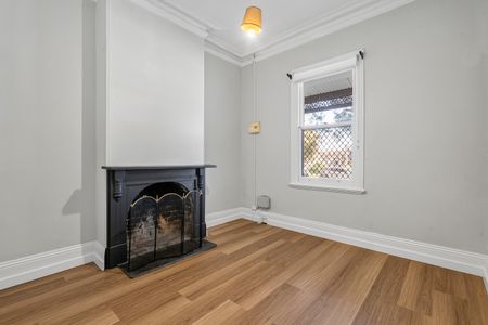 Charming Home in West Melbourne - Photo 3