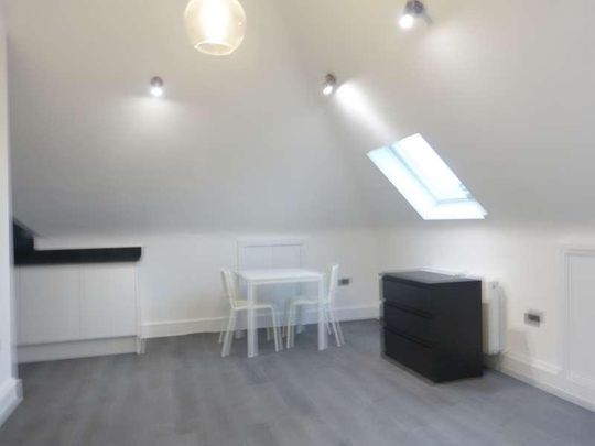 Neeld Crescent, London, NW4 - Photo 1