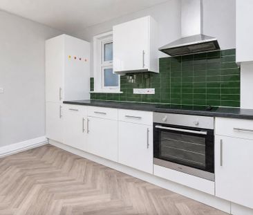 3 bedroom flat to rent - Photo 6