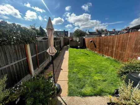 2 bedroom terraced house to rent - Photo 3