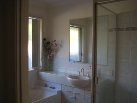 75 Lambor Drive, Mudgeeraba QLD 4213 - House For Rent | Domain - Photo 3