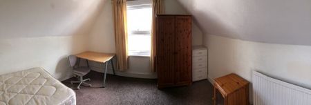 *** 4 rooms left in a house! *** - Photo 4