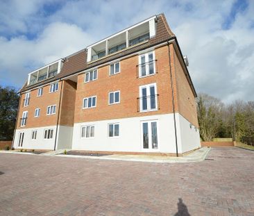 3 Bedroom Flat To Rent - Photo 2