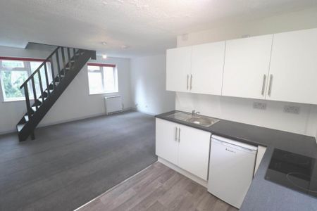 Priory Avenue, High Wycombe - Photo 2