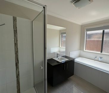 46 Tankard Drive, Cranbourne VIC - Photo 4
