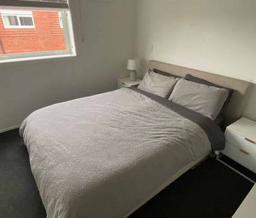 1 bedroom apartment with all day sun + views - Photo 2