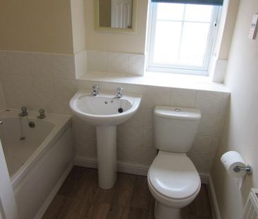 3 bedroom semi-detached house to rent - Photo 4