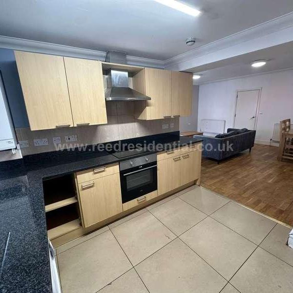 Arthur Ave, Nottingham, NG7 - Photo 1