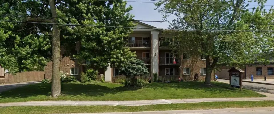 Renovated | One Bedroom | Mature Living Building | 521 King St, Port Colborne - Photo 1