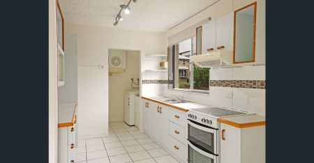 Peaceful court setting with lifestyle convenience - Photo 3