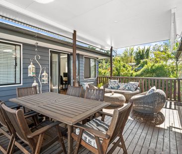 Luxurious 5-Bed Modern Residence: Perfect Blend of Style and Comfort - Photo 2