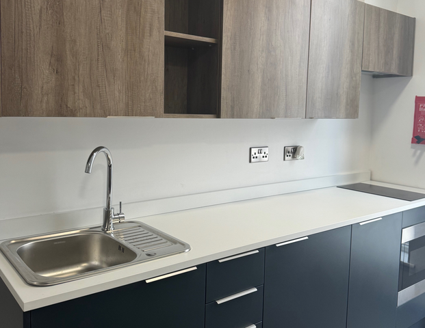 Brand New! Deluxe Studios Derby City Centre Studio 3 - Photo 1