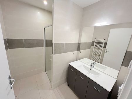 A LOUER - APPARTEMENT RECENT 2022 T3 - 61 M2 AU 1ER ETAGE - Photo 2