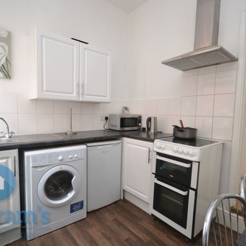 4 bed Flat for Rent - Photo 1