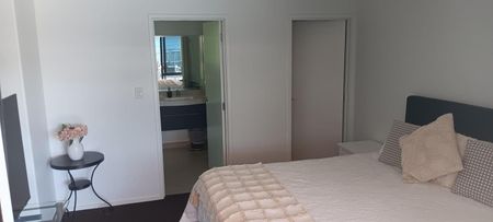 Family living close to beaches - Photo 5