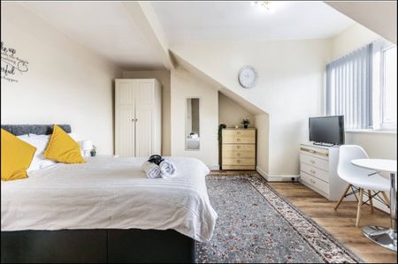 2 Bed Terraced House, Leeds, LS8 - Photo 5