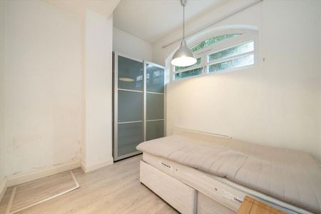 3 bedroom flat to rent - Photo 4