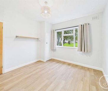 Sandringham Crescent, Leeds, LS17 - Photo 4